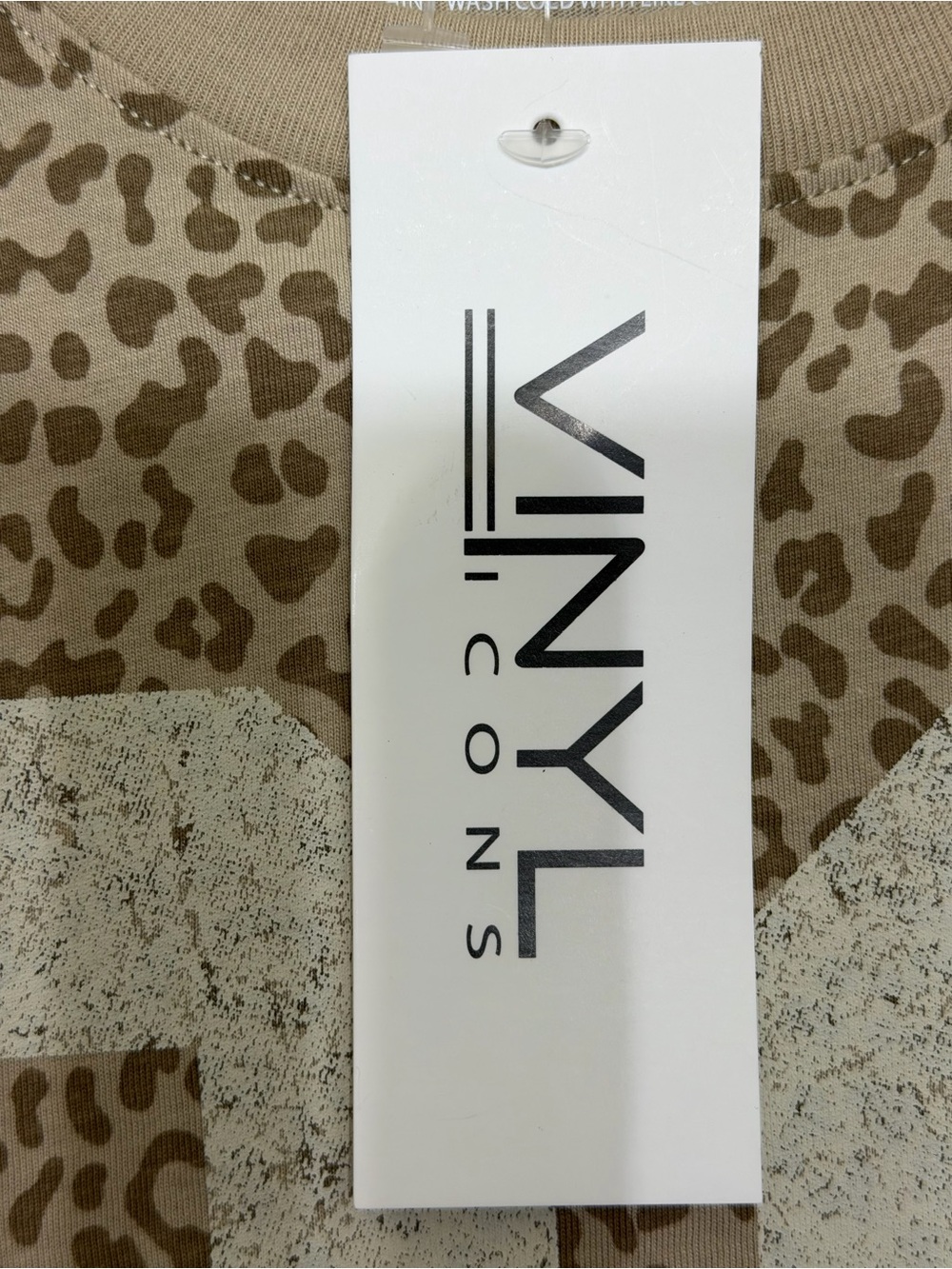VINYL Los Angeles Leopard Graphic Tee all-over tan leopard print NWT - Picture 4 of 5
